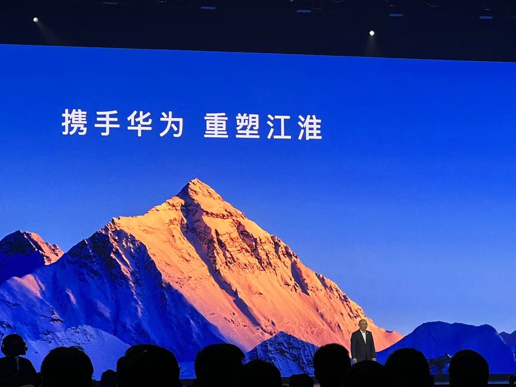 尊界S800是谁在买？华为系最贵新车上市，售价自砍30多万元